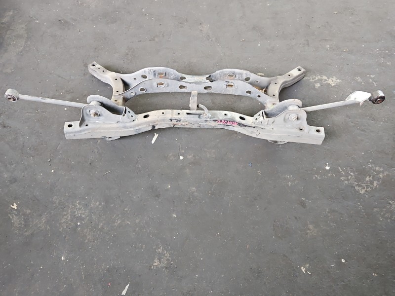 Tylna belka oś tył Hyundai I30 III 16- 2.0 16V