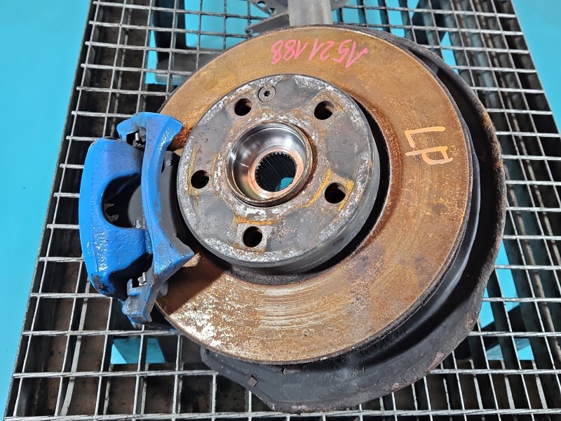 Zwrotnica lewa piasta przód 1.5 CDI MERCEDES W176