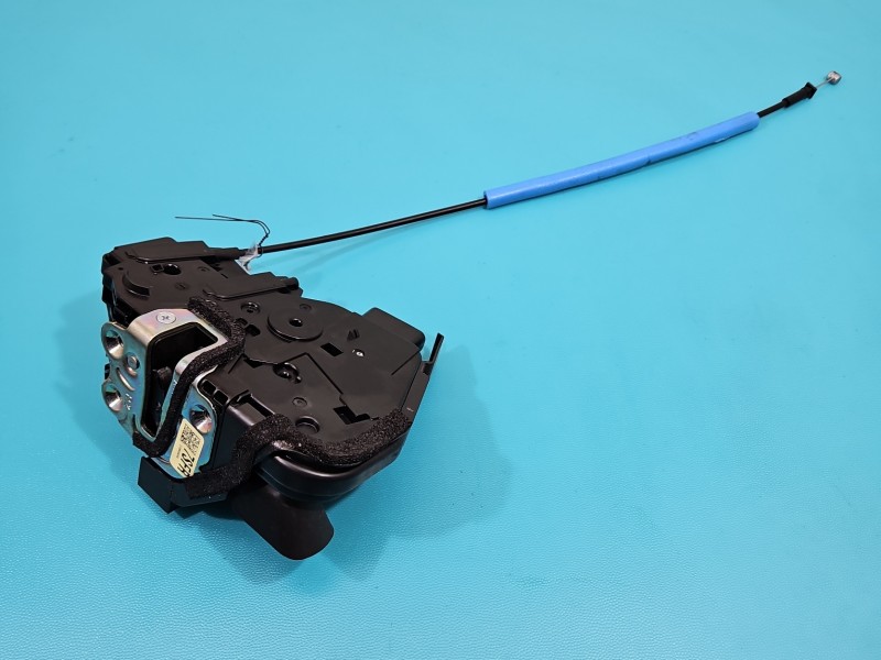 Zamek przód prawy 81320-H8050 Kia Rio IV 16-23 EUROPA Producent części: KIA, 4pin