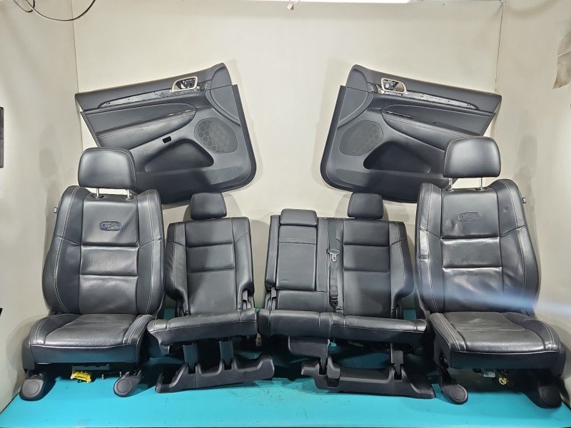 Fotele komplet kanapa Jeep Grand Cherokee IV WK2