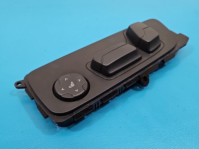 Przełącznik REGULACJI FOTELA / LEWY PRZÓD, 5A1BFE7 BMW iX1U11