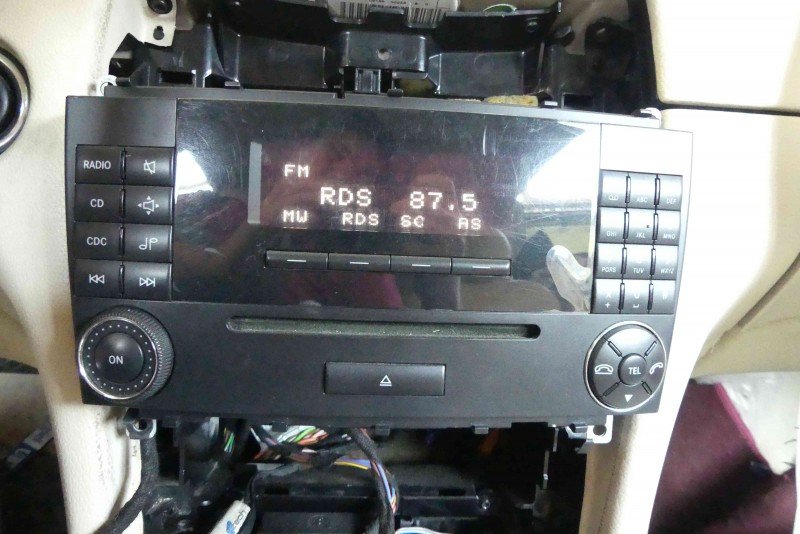 Radio fabryczne Mercedes CLK C209 W209 A2098206589