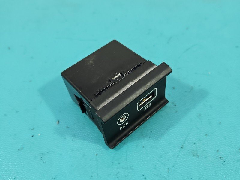 Gniazdo USB Kia Optima IV 15-20 96120-D4500 Gniazdo USB Kia Optima IV 15-20 96120-D4500