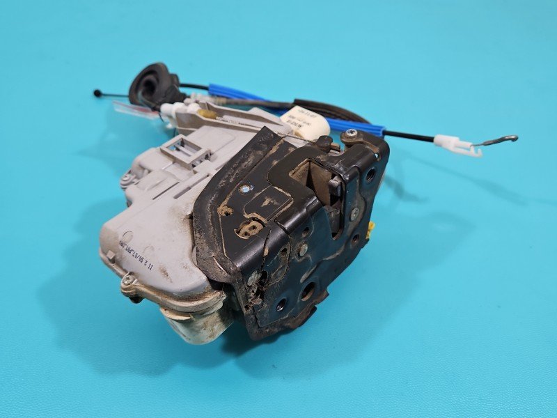 Zamek przód lewy 8J1837015A AUDI A4 B8 EUROPA Producent części: Audi, 9pin