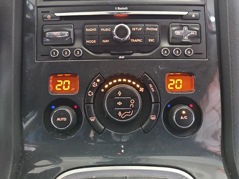 Konsola panel nawiewu Peugeot 5008 96738323XT