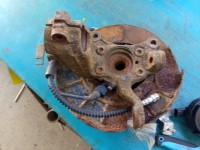 Zwrotnica lewa piasta przód 1.9 tdi Vw Golf plus