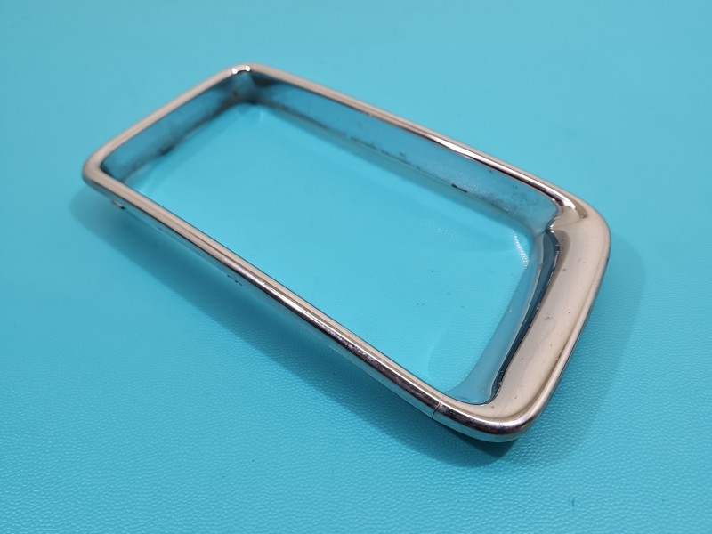 listwa nadwozia Jeep Grand Cherokee IV WK2 68143137AB Producent części: JEEP, z atrapy RAMKA KRATKA ATRAPY