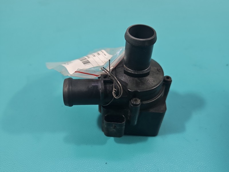 Pompka obiegu wody pompa AUDI A8 D4 4H 2.0 TFSI 06H121601L