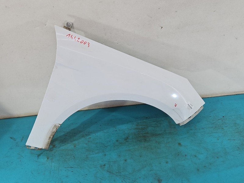 Błotnik przód prawy Ford Focus Mk3 biały 5B Błotnik przód prawy Ford Focus Mk3 biały 5B