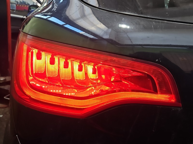 Lampa tył lewa AUDI Q7 I 4L Producent części: Audi, Przerabiana na wersję europejska EUROPA