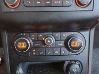 Konsola panel nawiewu Nissan Qashqai I J10 06-13 27500BR46A, 27500-BR46A