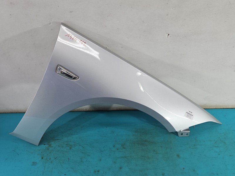 Błotnik przód prawy Opel Insignia B srebrny Z176