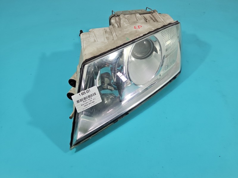 Reflektor lewy lampa przód Skoda Octavia II EUROPA