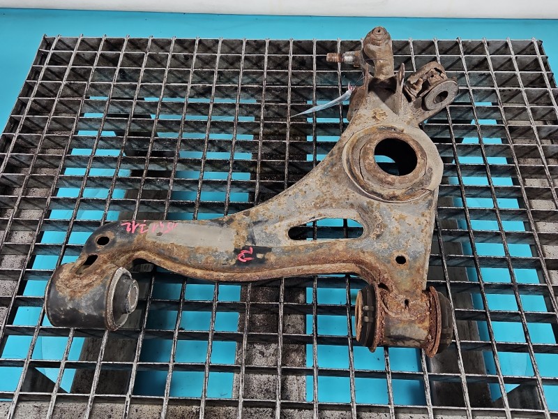 Wahacz przód lewy Mercedes W202 przedni