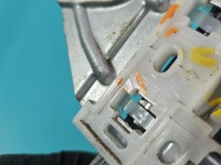 Podnośnik przód prawy SZYBY WINDA Suzuki Vitara II 2015- Suzuki, pęknięty plastik 2 PIN 83530-64P00 5d HB