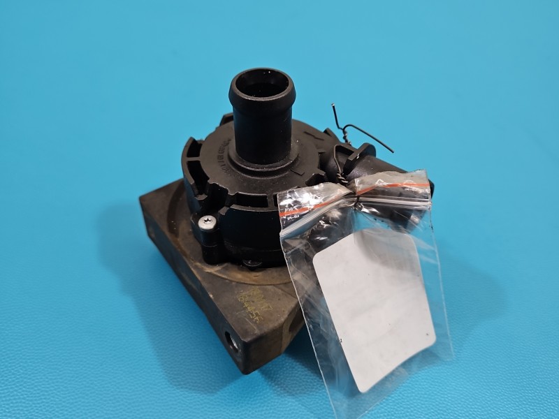 Pompka obiegu wody pompa Skoda Fabia III 1.2 TSI (CJZD) 0392023211, 5C0965567A