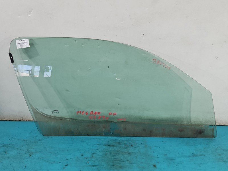 Szyba drzwi przód prawa Renault Megane coupe HB