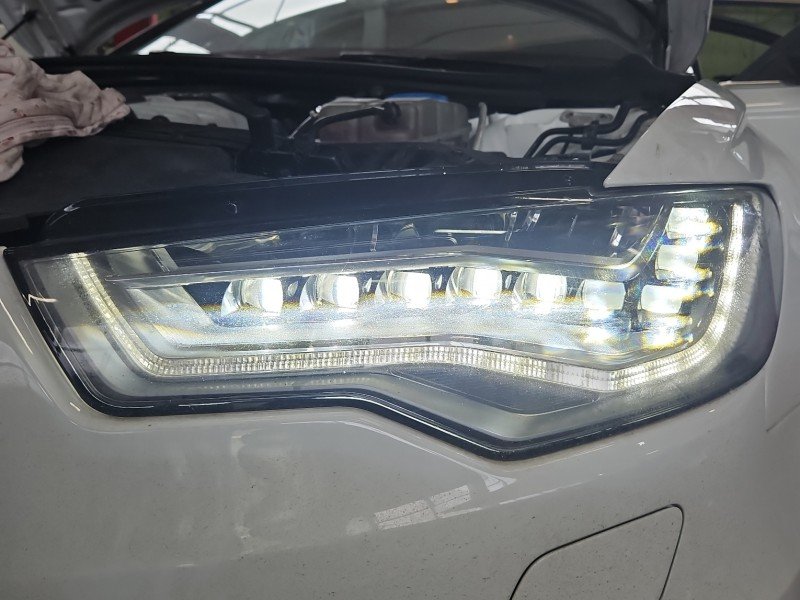 Reflektor lewy lampa przód AUDI A6 C7 EUROPA