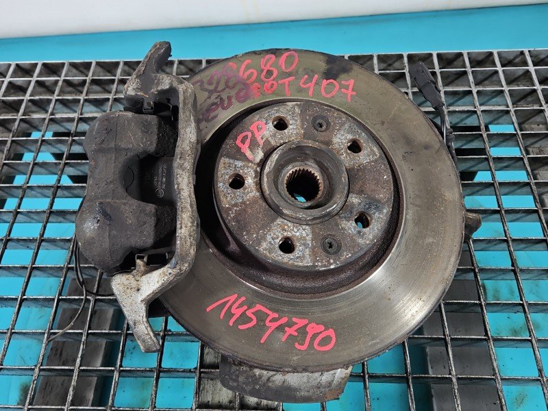 Zwrotnica prawa piasta przód 2.0 hdi Peugeot 407 Zwrotnica prawa piasta przód 2.0 hdi Peugeot 407