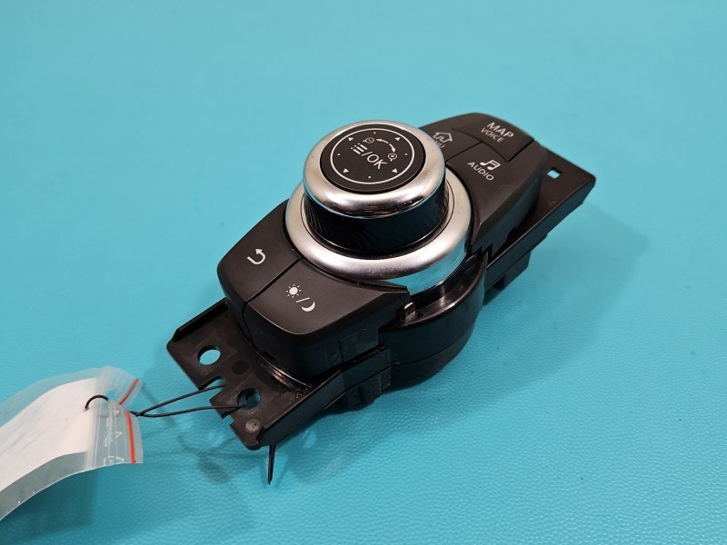 Przełącznik radia nawigacji panel Infiniti Q30 5DA1A-21E0652