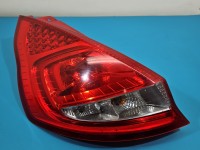 Lampa tył lewa Ford Fiesta Mk7 HB Producent części: FORD, uszkodzenie widoczne na zdjęciach EUROPA