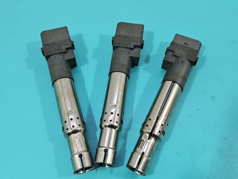 Cewka zapłonowa Vw Passat B6 022905715 3.2 FSI V6 Volkswagen, 4PIN Jedna cewka posiada lekko uszczerbaną obudowe