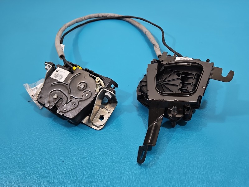 Zamek klapy tył 163672-10, C43507-102, C08173-104 Bmw F34 GT HB Producent części: BMW, Z dociągiem