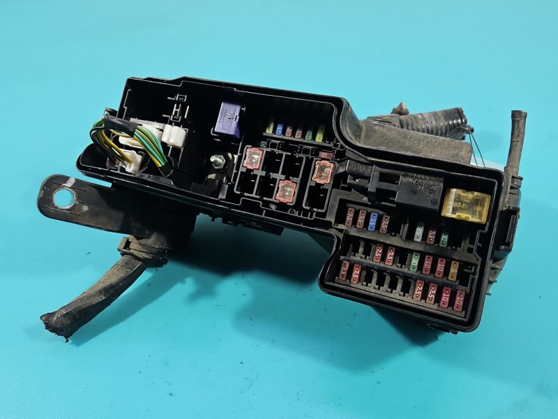 Skrzynka bezpieczników Toyota Aygo II 14-22 821110HL10C