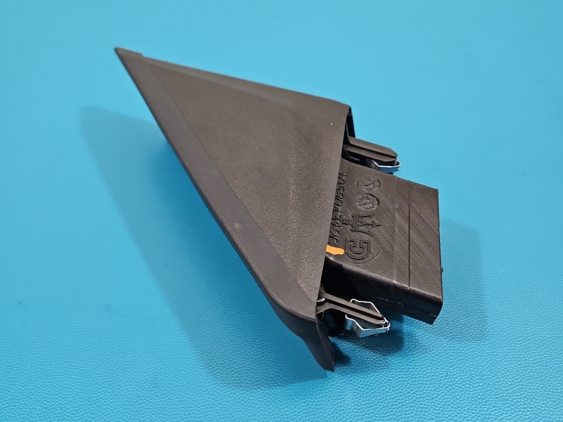 Osłona ZAŚLEPKA PLASTIK Maserati Quattroporte VI 13- 105804312C