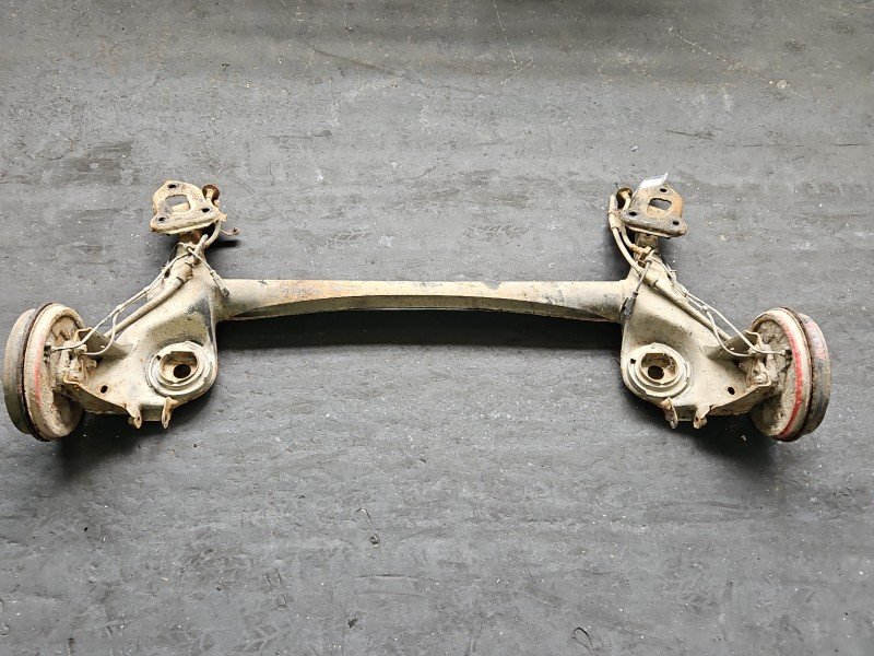 Tylna belka oś tył Opel Corsa D 1.4 16V