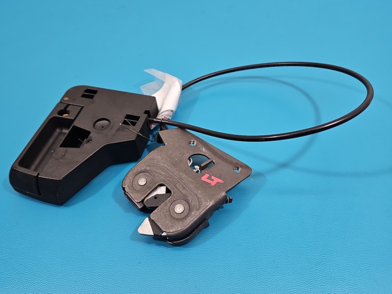 Zamek tył lewy 7112863 BMW G30 Producent części: BMW, z klamką,oparcia kanapy