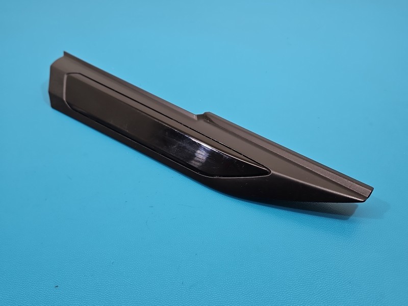 Listwa błotnika przód prawa Peugeot 2008 II 9825860880