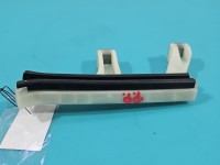 Mocowanie Europejska, prowadnica szyby przód prawy uchwyt Europejska, prowadnica szyby przód prawy Dacia Duster III 24-...