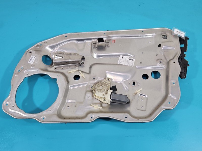 Podnośnik przód prawy Mercedes W221 Podnośnik przód prawy Mercedes W221