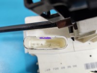 Zamek przód prawy 1697202835 Mercedes ML W164 EUROPA Mercedes, Europejska, 4pin. Uszkodzone zapięcie wtyczki