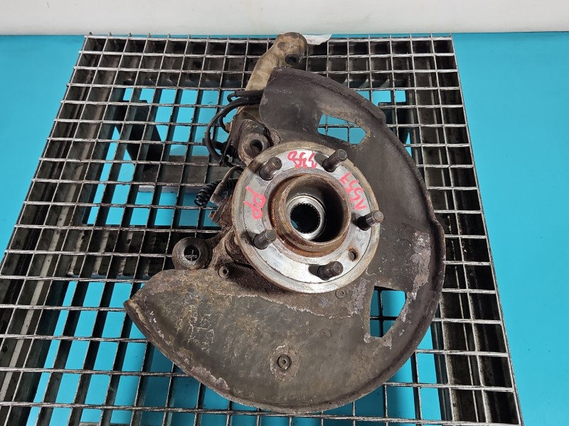 Zwrotnica prawa piasta przód 3.6 TD V8 (368DT) Land Range Rover sport I L320