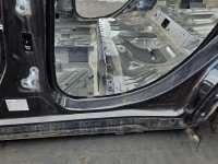 Próg lewy SŁUPEK ŚRODKOWY B Infiniti Q30 HB 5d czarny GAC