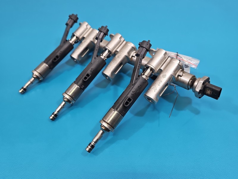 Wtryskiwacz Peugeot 308 II T9 9822715980, 9811353880, 9812191080 1.2 12V