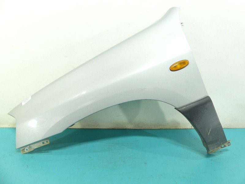 Błotnik przód lewy mazda Tribute I 00-07 srebrny 26A