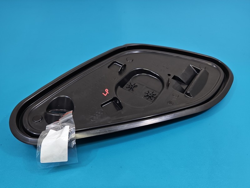 Osłona ZAŚLEPKA PLASTIK Zaślepka drzwi przód lewych Audi A5 F5 8W6837915