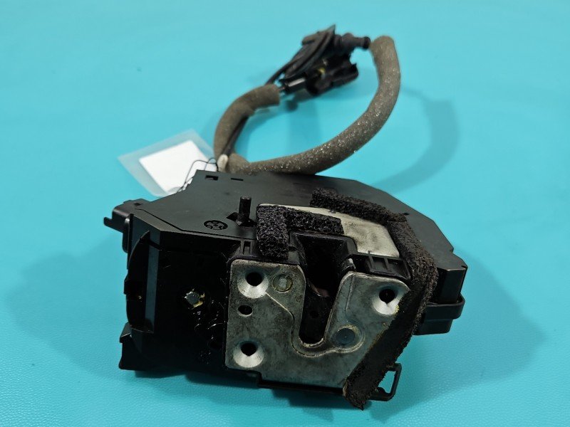 Zamek tył prawy 825005865R Renault Captur I Zamek tył prawy 825005865R Renault Captur I