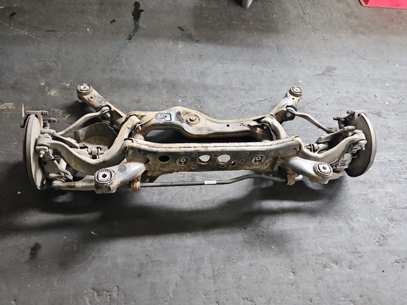 Tylna belka oś tył AUDI A6 C7 3.0 TDI Tylna belka oś tył AUDI A6 C7 3.0 TDI