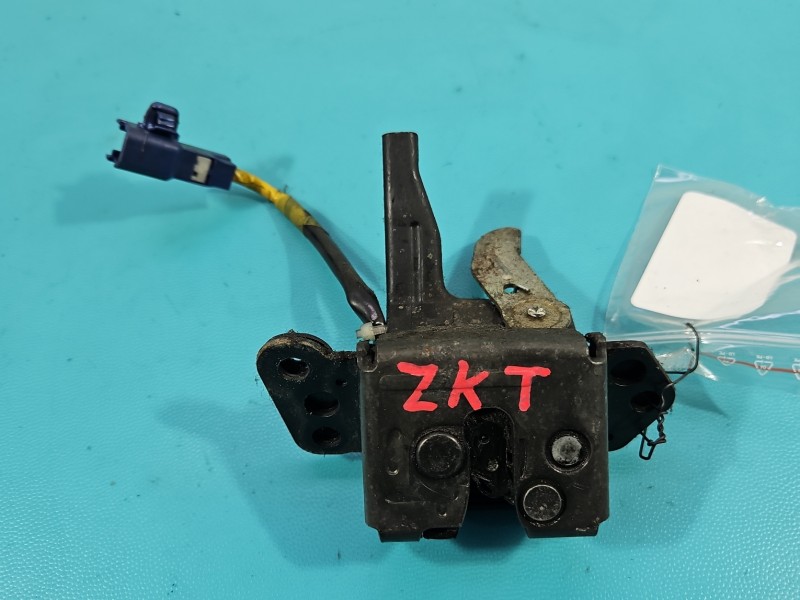 Zamek klapy tył Toyota Yaris II HB TOYOTA, 2pin