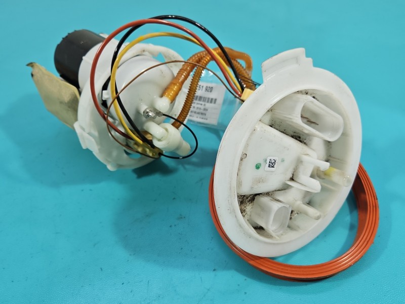 pompka Pompa paliwa Audi A4 B9 2.0 TFSI 8W0919087J Producent części: Audi, 6+4pin