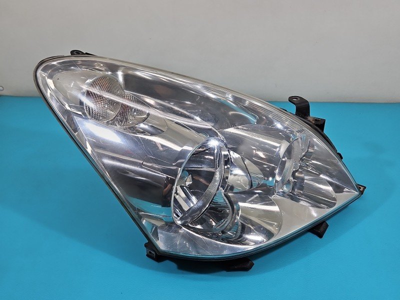 Reflektor prawy lampa przód Toyota Corolla Verso II EUROPA Reflektor prawy lampa przód Toyota Corolla Verso II EUROPA
