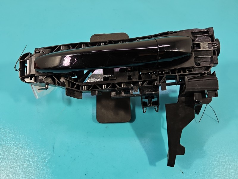 Klamka przód lewa zewnętrzna Mercedes W213 A0997601500 040