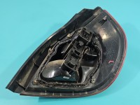 Lampa tył lewa Nissan Almera N16 HB 00-03 przed liftem hatchback Z LISTWĄ ŻARÓWKOWĄ EUROPA