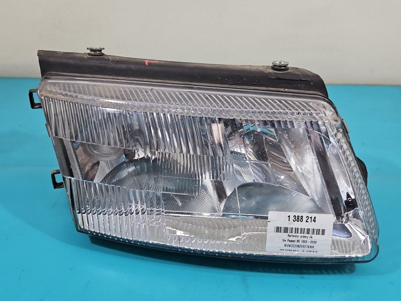 Reflektor prawy lampa przód Vw Passat B5 EUROPA