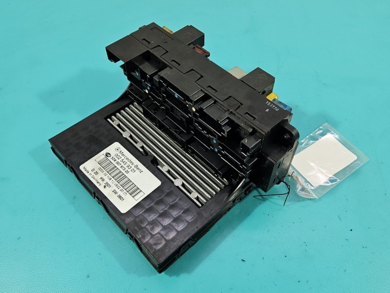 Skrzynka bezpieczników Mercedes W203 0025459301 Skrzynka bezpieczników Mercedes W203 0025459301