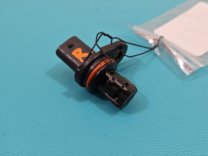 Czujnik położenia wałka rozrządu Opel Astra IV J 55565708